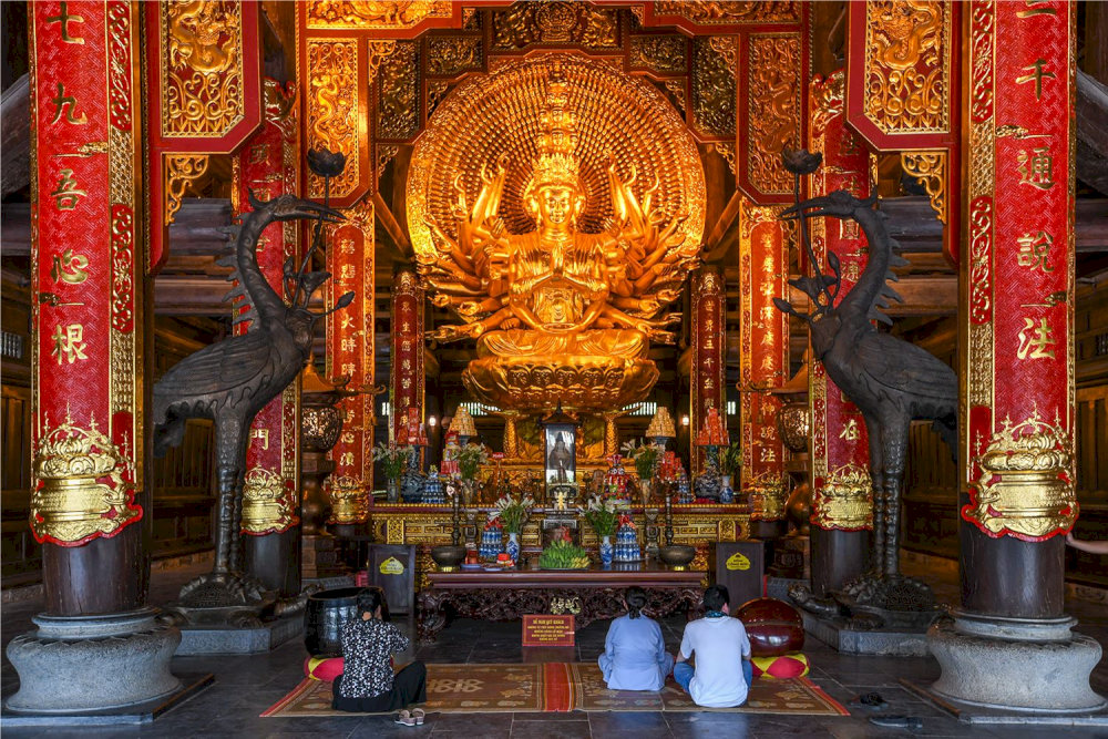 This hall is one of the most tranquil spots in Bai Dinh Pagoda, where visitors come to pray for compassion, healing, and protection